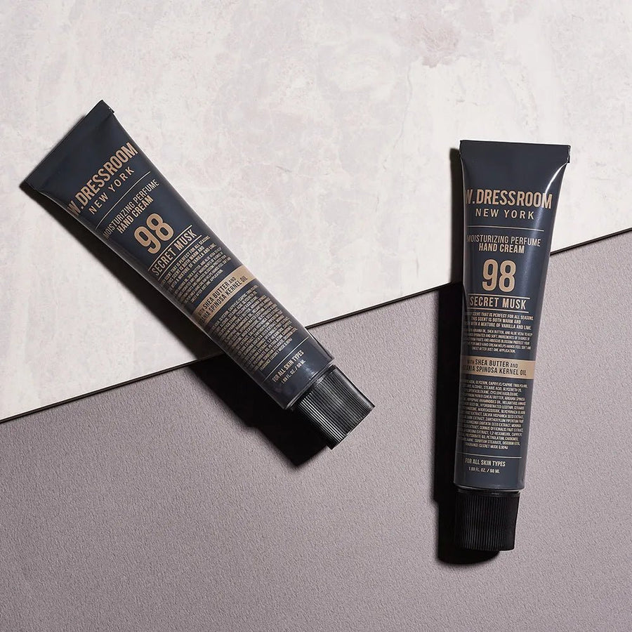 W DRESSROOM Moisturizing 8805301002843 2 W DRESSROOM Moisturizing
Perfume Hand Cream 98 Secret
Musk - Image 1
